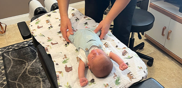 patient receiving pediatric chiropractor in Ontario