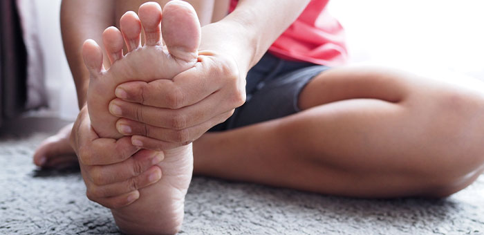 patient needing plantar fasciitis treatment in Ontario