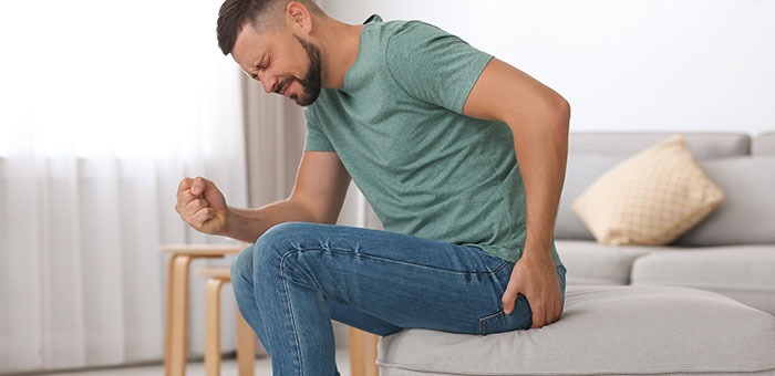 patient needing sciatica treatment in Ontario