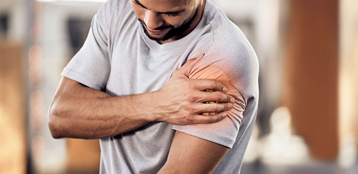 patient needing shoulder tendinopathy treatment in Ontario