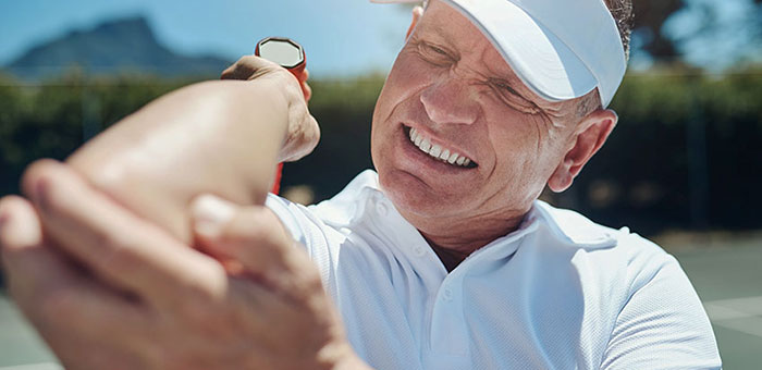 patient needing tennis elbow treatment in Ontario