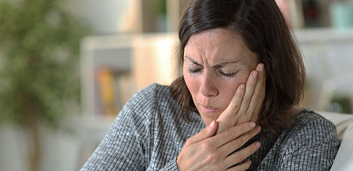 patient needing jaw pain treatment in Ontario